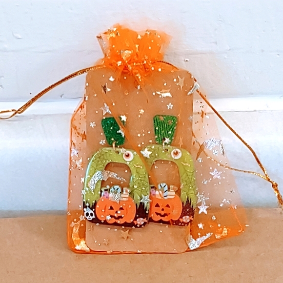 HALLOWEEN CUTE PUMPKIN TRICK OR TREAT WHIMSIGOTH EARRINGS INCLUDES GIFT POUCH - Picture 6 of 6